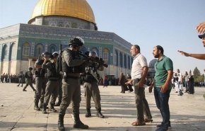 الاحتلال يفرض قيودًا جديدة تعرقل وصول الفلسطينيين للأقصى