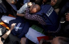 فلسطینی‌ها پلیس رژیم صهیونیستی را از خانه شهیده شیرین بیرون انداختند