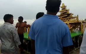 بعد الإعصار.. عربة ذهبية غامضة تظهر على الساحل الهندي