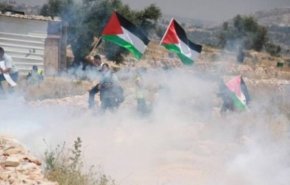 الاحتلال يقمع مسيرة طلابية بذكرى النكبة في مخيم العروب 
