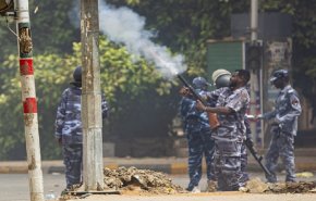 مواجهات عنيفة بين الشرطة ومحتجين ضد حكم العسكر في السودان
