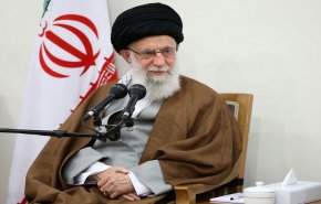 قائد الثورة الاسلامية يشيد بالدور الجهادي لعلماء الدين 