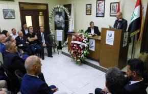 السوريون يكرّمون شخصية الشاعر العراقي الراحل مظفر النواب