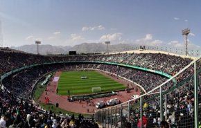 مئة ألف ايراني يجتمعون في ملعب آزادي لاداء نشيد 