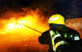 شاهد..اندلاع حريق كبير بسوق الخيام في العاصمة الكويتية