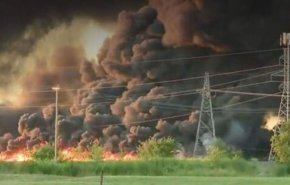 بالفيديو: حريق هائل في منشأة تحتوي على مواد كميائية بالولايات المتحدة