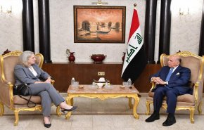 وزير خارجية العراق يلتقي السفيرة الأمريكية.. وهذا ما دار بينهما