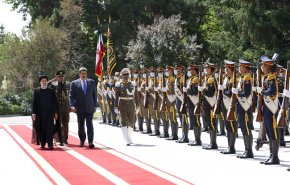 الرئيس الايراني يستقبل نيكولاس مادورو رسمياً