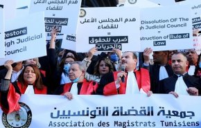 قضاة تونس يمددون إضرابهم رفضا لقرارات قيس سعيّد