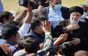 شاهد بالصور تودد الرئيس رئيسي للمزارعين الاصفهانيين والوقوف على مشاكلهم