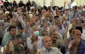 الحجاج الايرانيون يحيون مراسم دعاء كميل قرب الروضة النبوية 