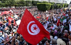تظاهرات تونسی‌ها در اعتراض به همه‌پرسی قانون اساسی جدید