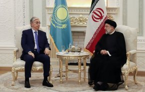 إيران وكازاخستان توقعان مذكرات للتعاون بحضور رئيسي البلدين