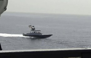 تقابل قایق تندرو سپاه پاسداران با ناو آمریکایی