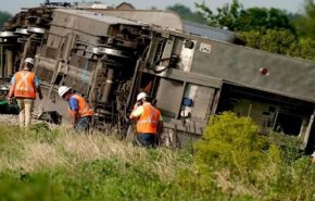 ۳ کشته و ۵۰ زخمی بر اثر خروج قطار از ریل در آمریکا