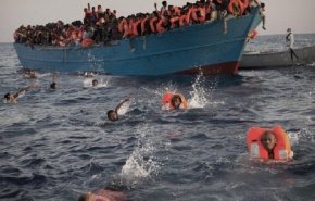 مقتل 3 اشخاص وفقد 3 آخرين بعد غرق قارب يقل مهاجرين قبالة تونس