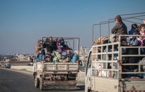 نزوح مدنيين من مناطق خفض التصعيد بإدلب هربا من الارهابيين