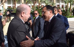 مصر والجزائر يبحثان تعزيز العلاقات الثنائية