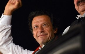شاهد.. عمران خان يطالب بإسقاط الحكومة في باكستان 