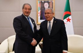  لعمامرة والمقداد يؤكدان تعزيز العلاقات بين الجزائر وسوريا