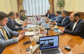 إيران وروسيا تتفقان على تطوير التعاون النقدي والمصرفي