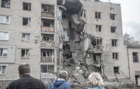 ادعای مقامات محلی: کشته شدن 10 نفر بر اثر برخورد راکت های روسی به یک ساختمان مسکونی در دونباس