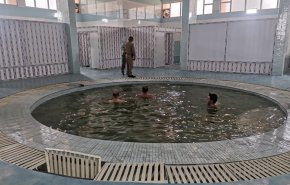 المياه الكبريتية تعيد السياحة لحمام العليل في شمال العراق