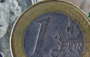 برابری ارزش یورو و دلار برای نخستین بار در 20 سال اخیر/ تشدید بحران اقتصادی در اروپا