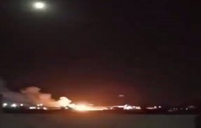 انفجار مخزن سلاح في القائم غربي العراق (فيديو)