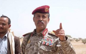 وزير الدفاع اليمني: قوى العدوان أمام خيارين، إما هدنة ومرتبات أو صواريخ ومسيرات