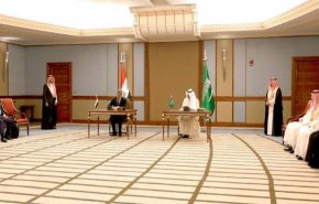 العراق والسعودية يوقعان اتفاقيتين للربط الكهربائي