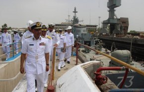 قائد البحرية العُمانية يشيد بقدرات سلاح البحر الإيراني
