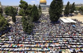 أربعون ألف مصل يؤدون صلاة الجمعة في المسجد الأقصى