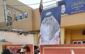 وضع صورة مقتدى الصدر على مقر تيار الحكمة في بغداد!