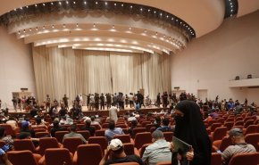 أنصار التيار الصدري يواصلون اعتصامهم في البرلمان ودعوات للحوار