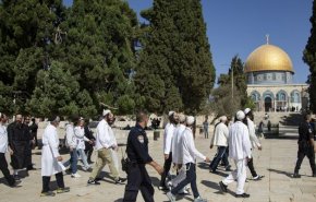 عشرات المستوطنين يقتحمون المسجد الأقصى بحماية قوات الاحتلال