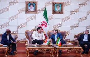 وزير الموانئ والشحن الهندي یصل إلی طهران
