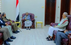 صنعاء: عائدات اليمن من النفط وحدها تكفي لصرف مرتبات موظفي الدولة