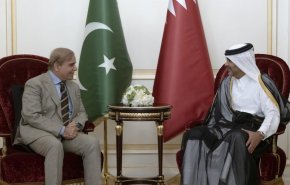 رئيس الوزراء القطري يجري مباحثات مع نظيره الباكستاني