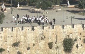 عشرات المستوطنين يقتحمون المسجد الاقصى المبارك