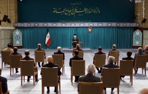 لقاء رئيس واعضاء الحكومة مع قائد الثورة الاسلامية 