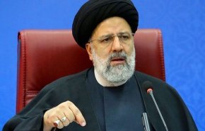 الرئيس لإيراني يؤكد على السعي الجاد لتصنيع طائرات ركاب 
