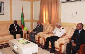 الرئيس الموريتاني يجري مباحثات مع وزير الدفاع المالي
