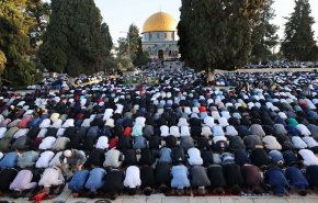 60 ألف مصلٍ أدوا صلاة الجمعة في المسجد الأقصى المبارك