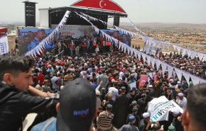 لاجئون سوريون في تركيا يشكلون قافلة للوصول إلى الاتحاد الأوروبي