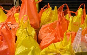 عمان..بدء حظر  استيراد الأكياس البلاستيكية من يناير 2023