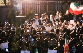الرئيس الايراني يحظى باستقبال شعبي بعد عودته من نيويورك


