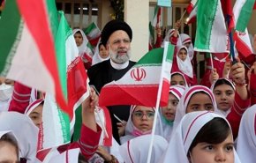 رئیس الجمهورية: المعلم والتلميذ شاركا في الدفاع عن ايران أمام صدام