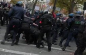 برخورد پلیس فرانسه با آشوبگران مقابل سفارت ایران