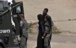 اعتقال سيدة في القدس المحتلة بعد اقتحام منزلها
